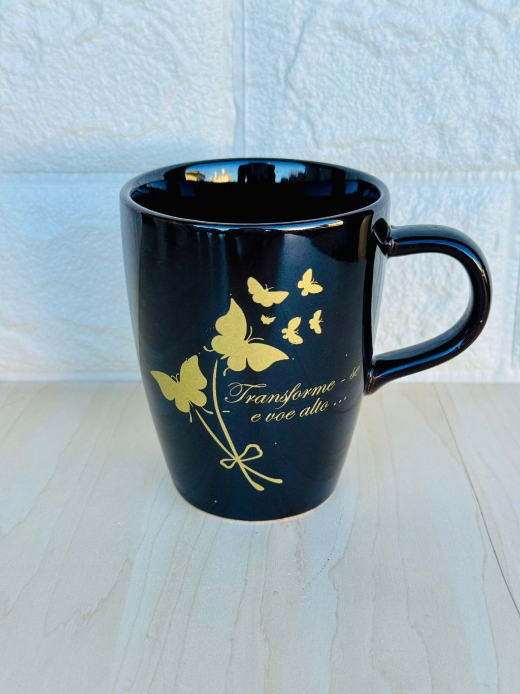 Caneca Sublime Preta Borboletas Douradas