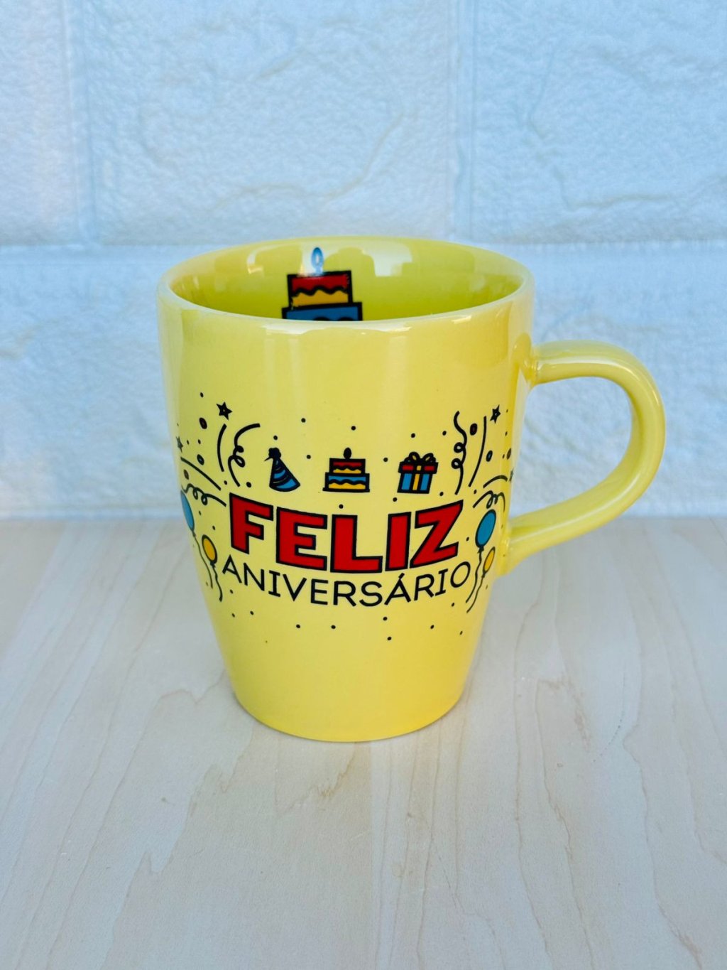 Caneca Sublime Amarela Feliz Aniversário