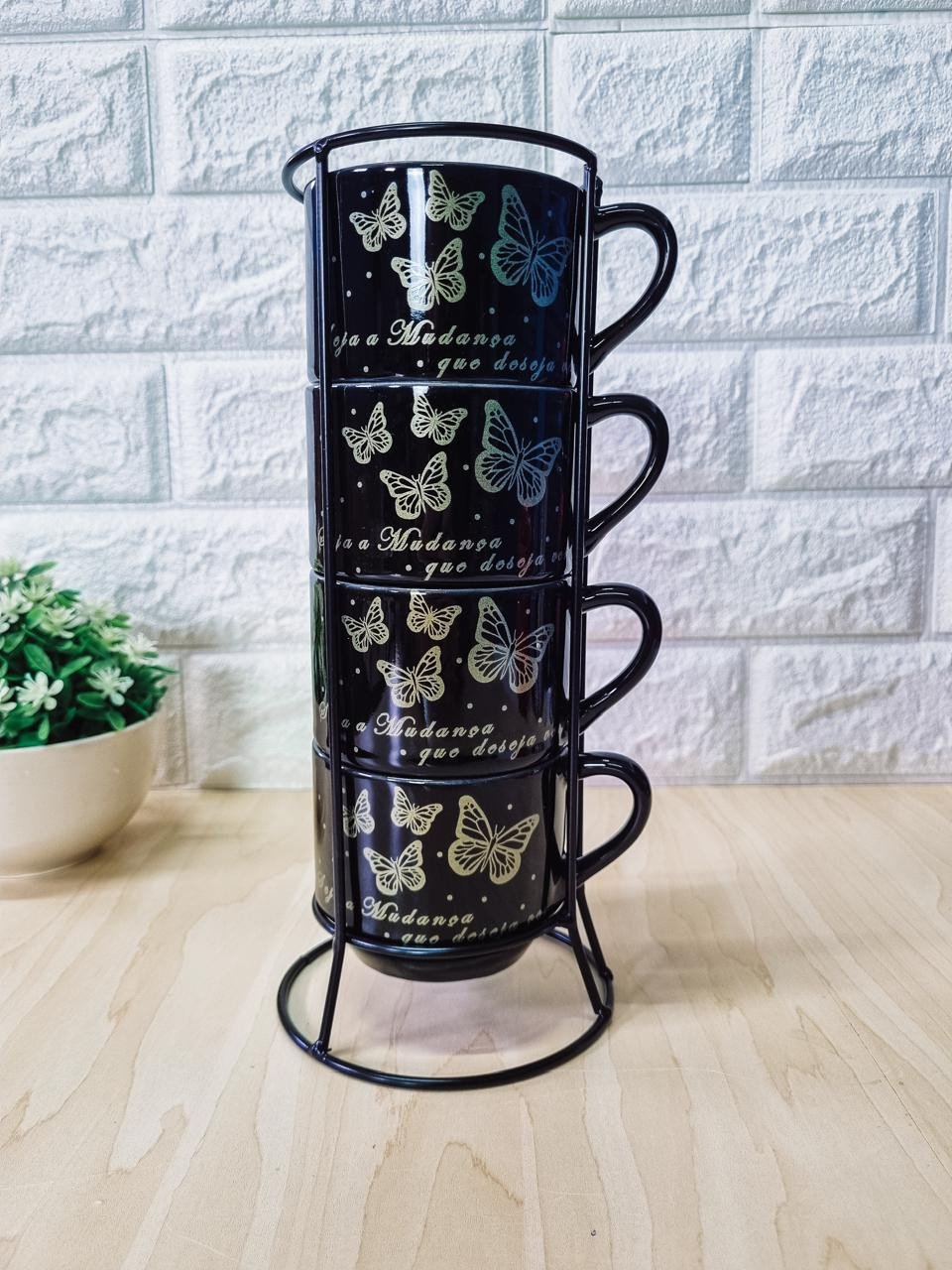 Caneca Empilhável Preta Borboletas Douradas Suporte em Metal com 4 