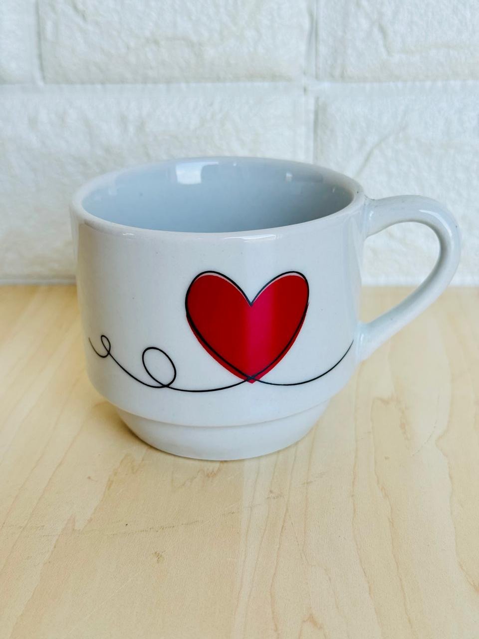 Caneca Empilhável Branca Coração Vermelho