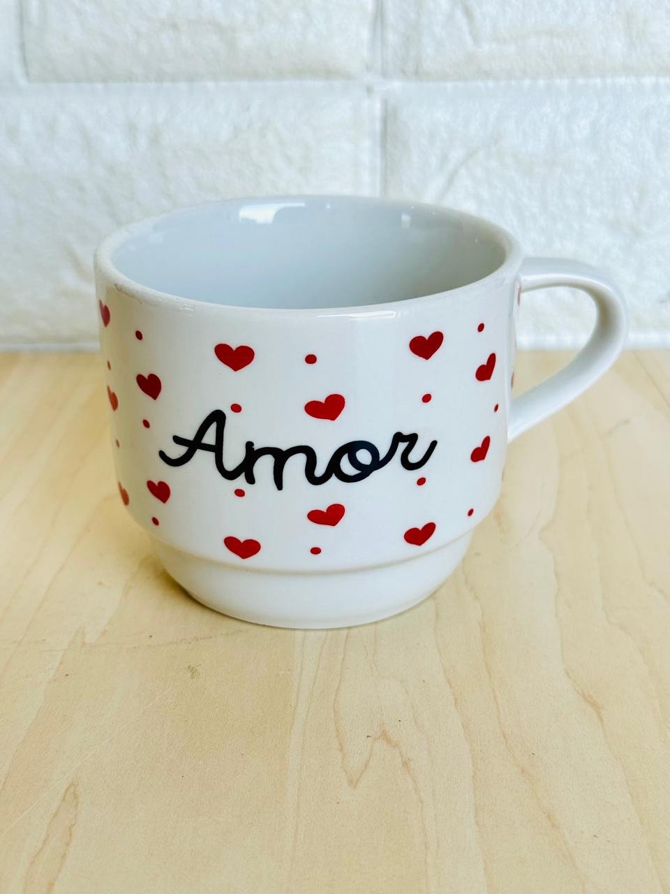Caneca Empilhável Branca Amor Corações Vermelhos