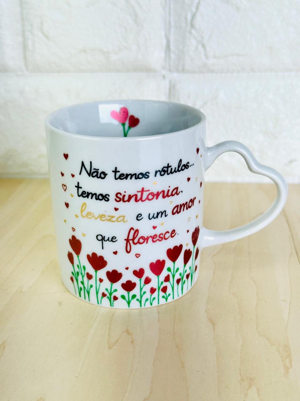 Caneca Alça Coração Branca Jardim do Amor 