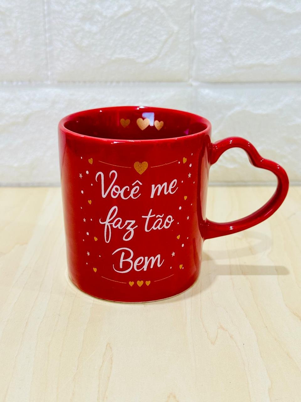 Caneca Alça Coração Vermelha Você Me Faz Tão Bem