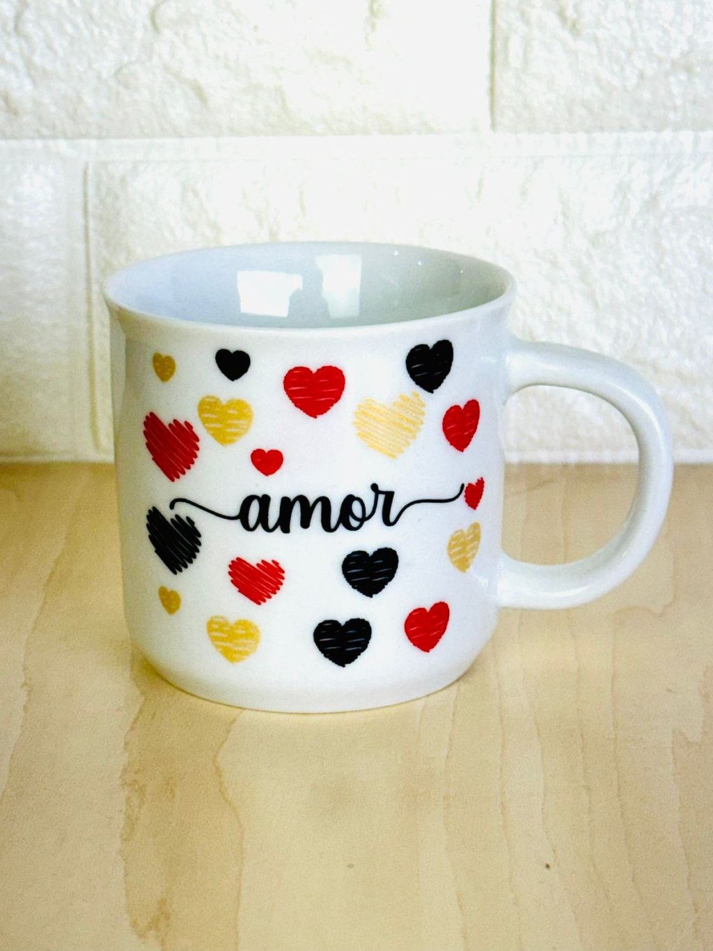 Caneca Ágatha Branca Amor Corações