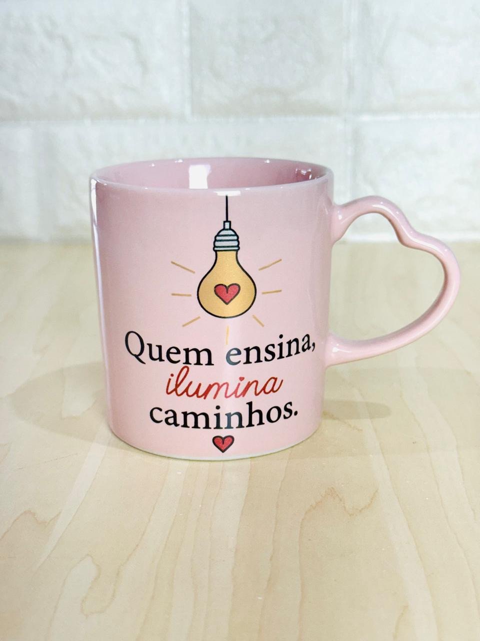 Caneca Alça Coração Rosa Professor Luz que Ilumina