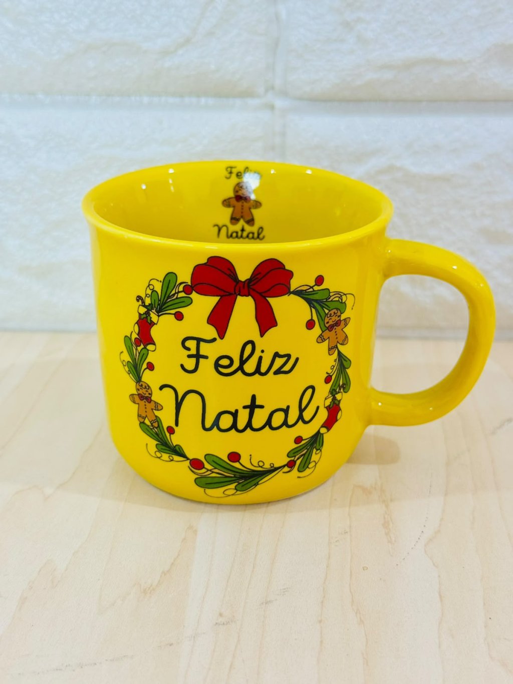 Caneca Ágatha Amarela Natal Guirlanda