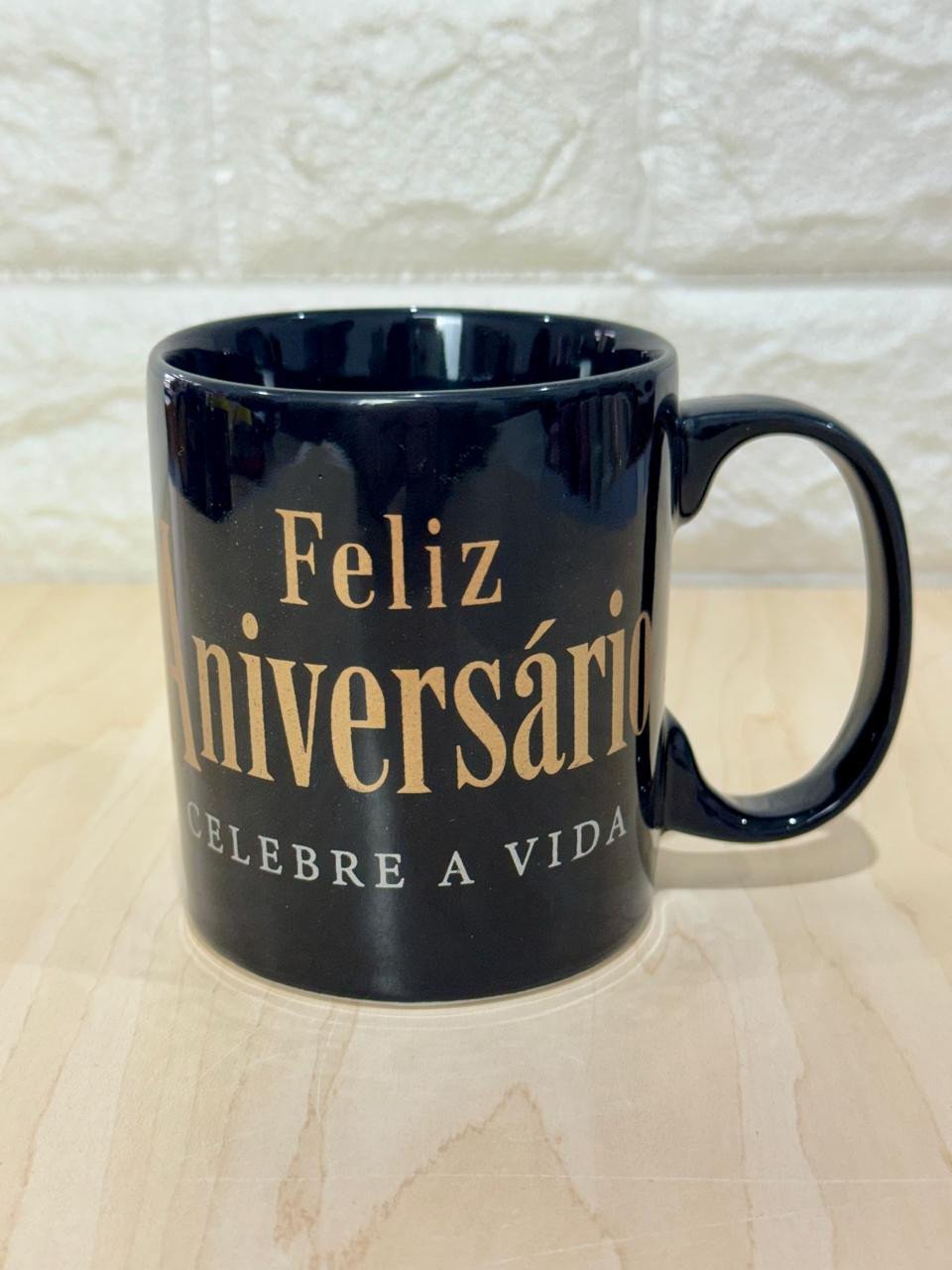 Caneca Aurora Preta Feliz Aniversário Celebre