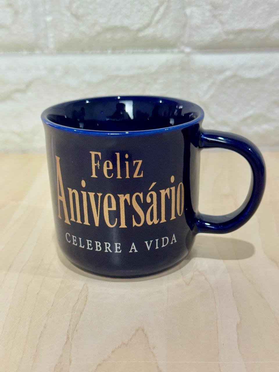 Caneca Ágatha Azul Feliz Aniversário Celebre
