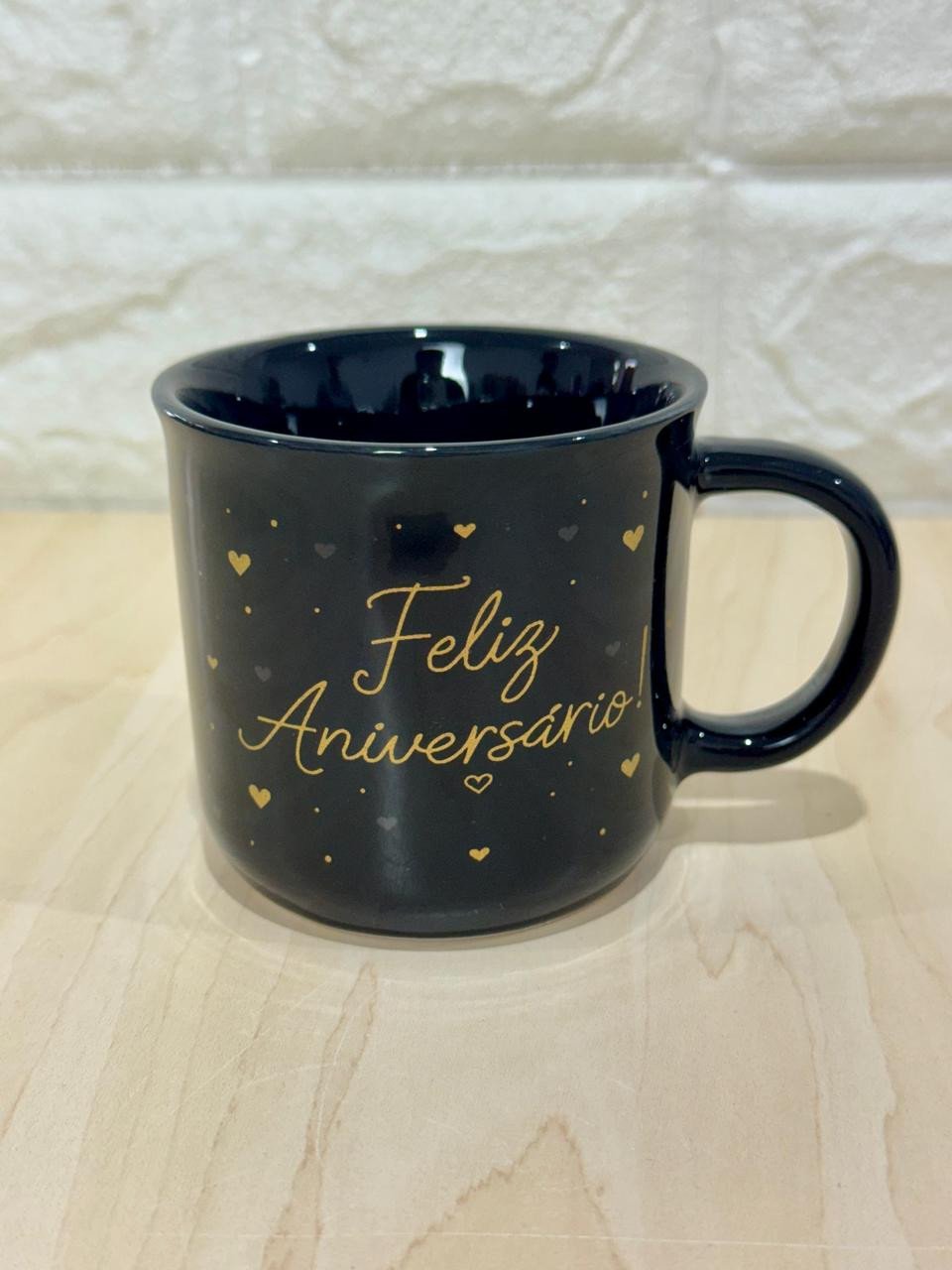 Caneca Ágatha Preta Feliz Aniversário Corações