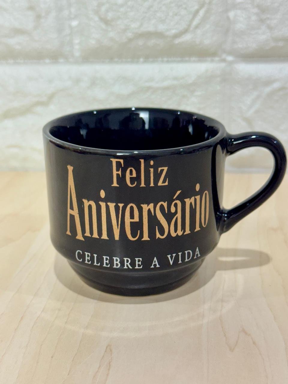 Caneca Empilhável Preta Feliz Aniversário Celebre