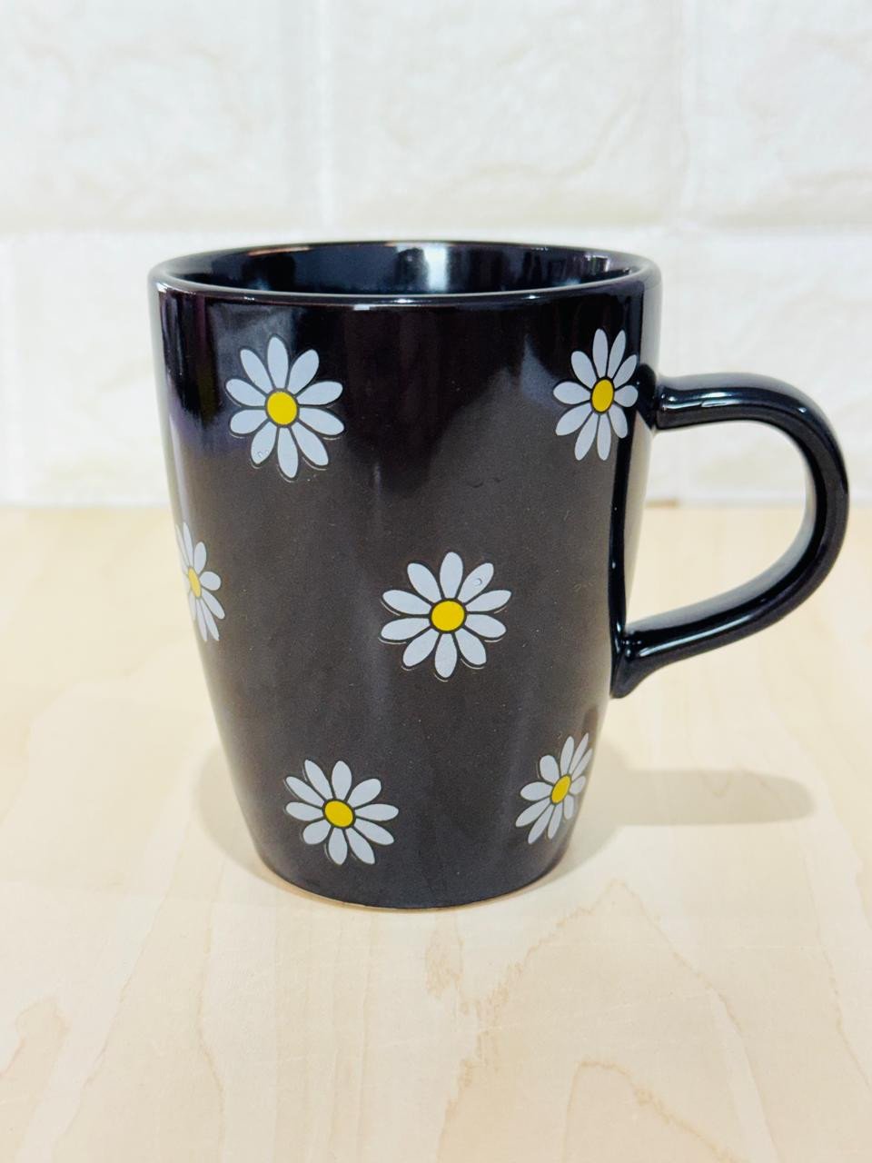 Caneca Sublime Preta Só Margaridas Branca