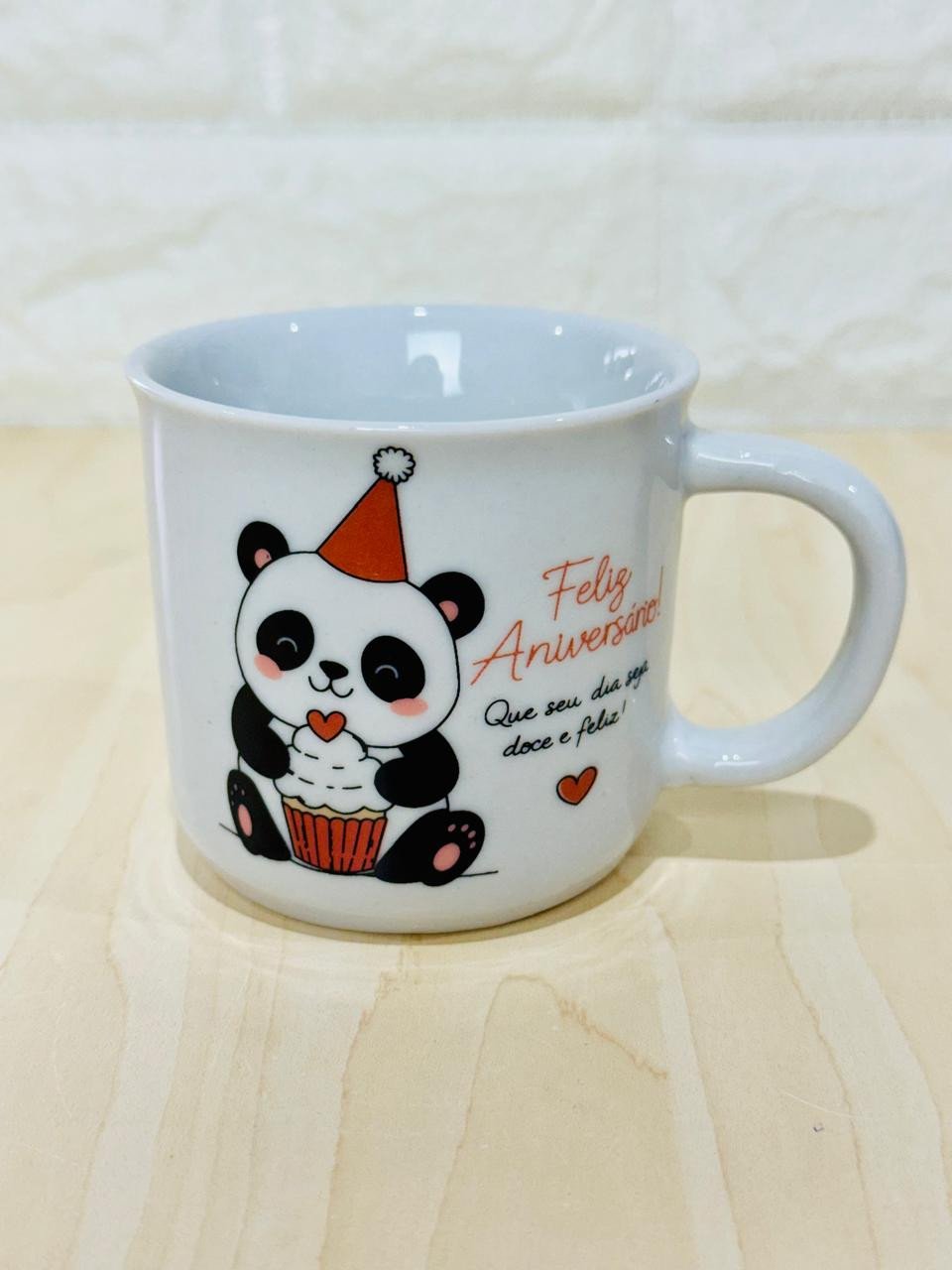 Caneca Ágatha Branca Feliz Aniversário Panda