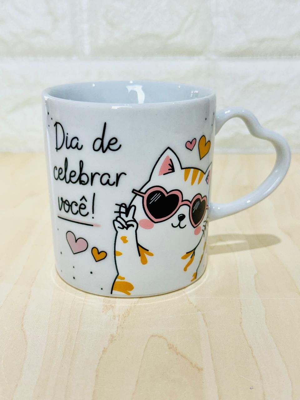 Caneca Alça Coração Branca Feliz Aniversário Gato