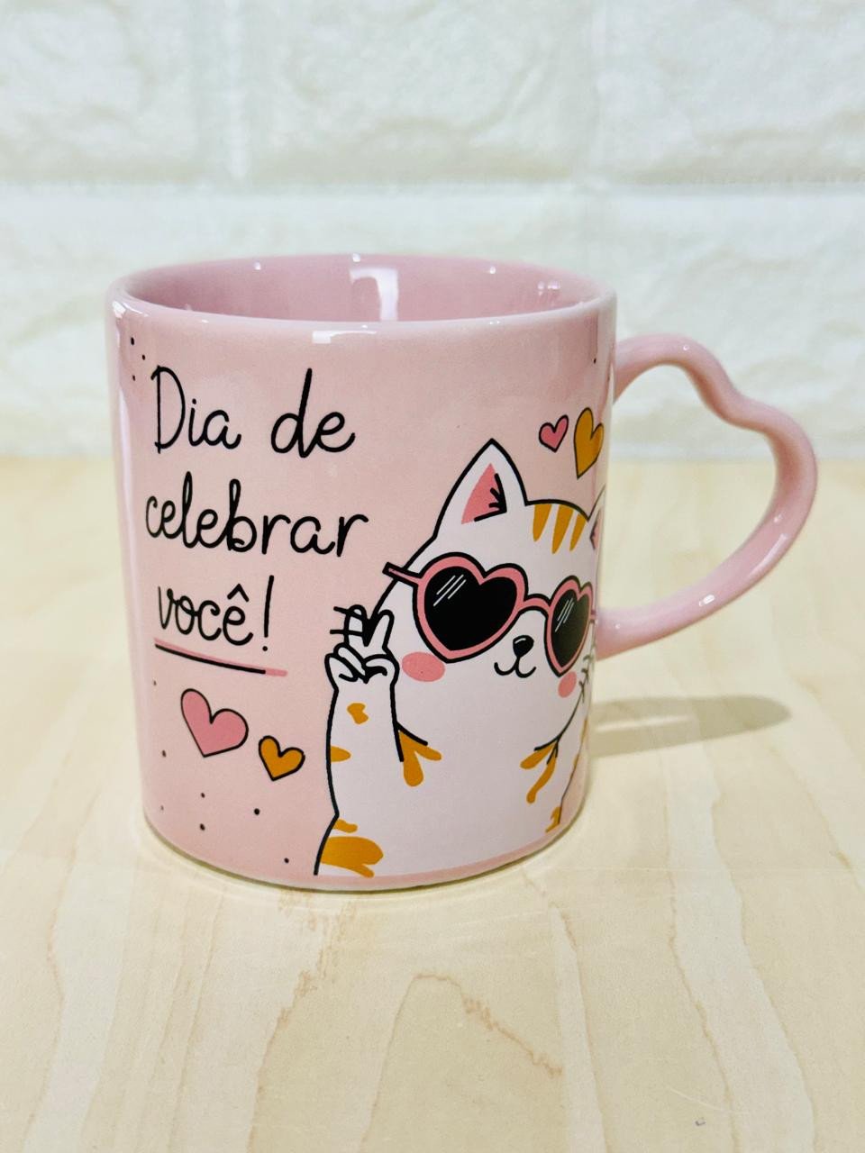 Caneca Alça Coração Rosa Feliz Aniversário Gato