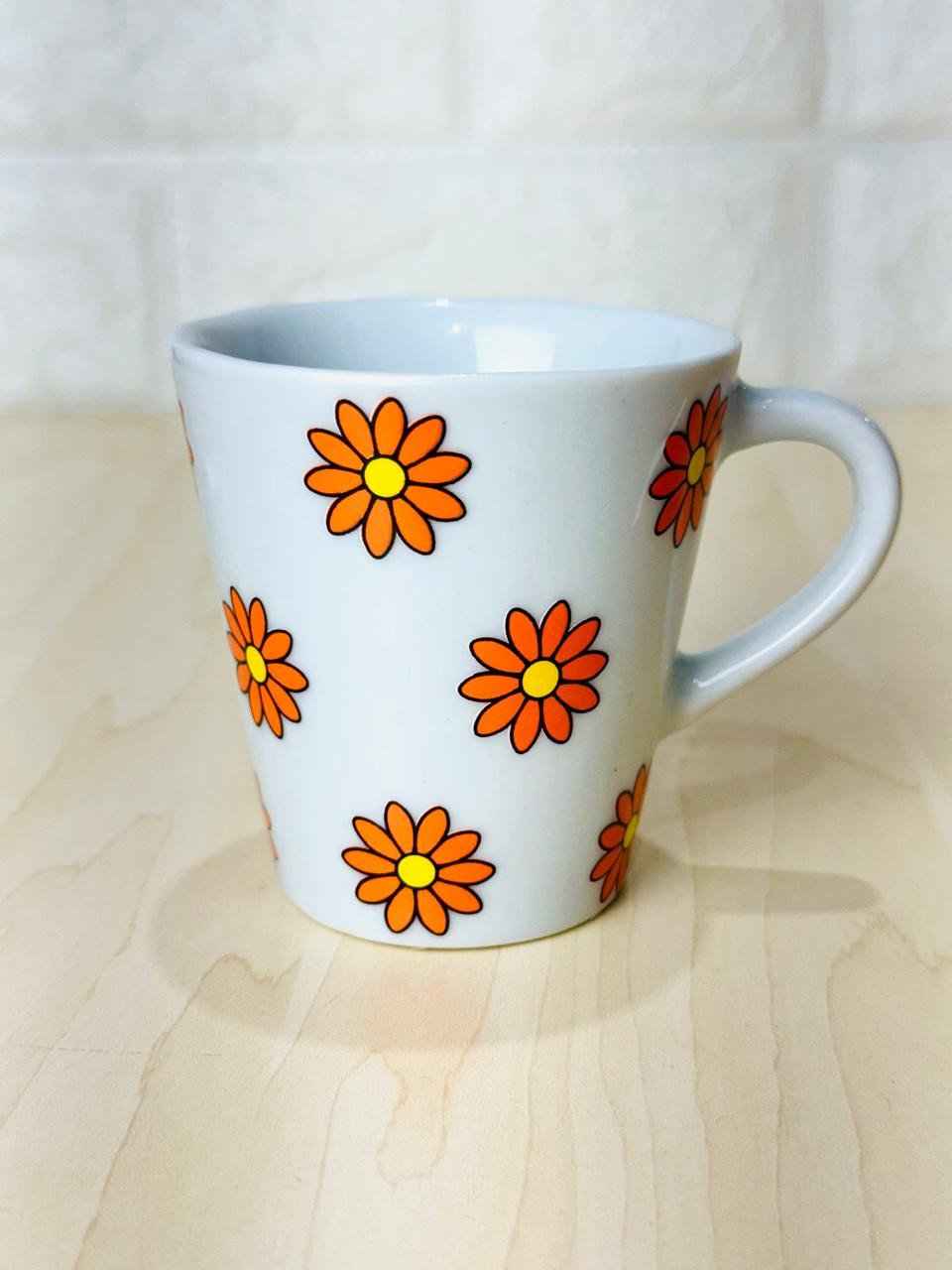 Xícara Branca Só Margaridas Laranja
