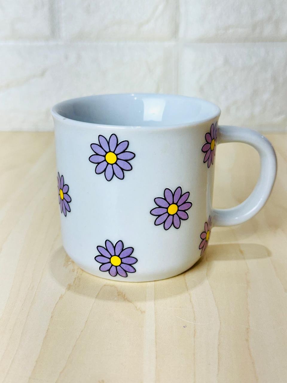 Caneca Ágatha Branca Só Margaridas Lilás
