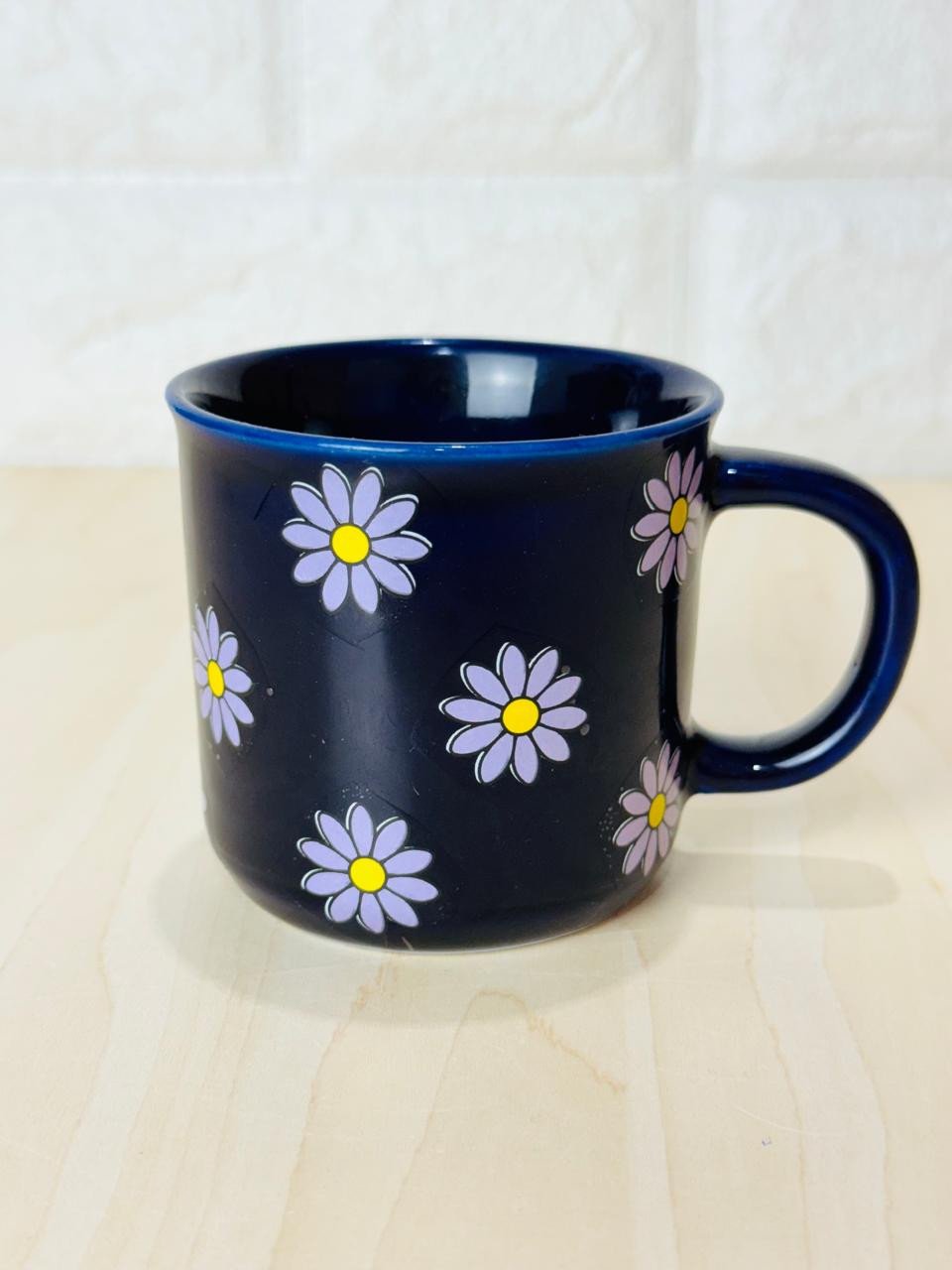 Caneca Ágatha Azul Só Margaridas Lilás