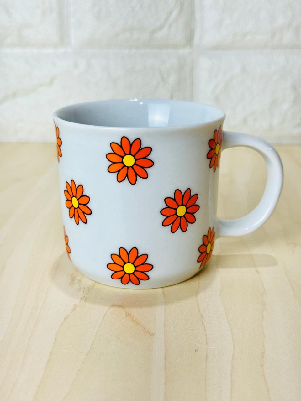Caneca Ágatha Branca Só Margaridas Laranja
