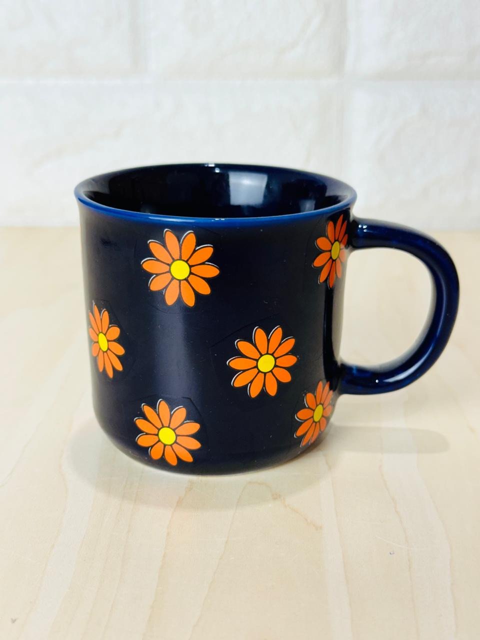 Caneca Ágatha Azul Só Margaridas Laranja
