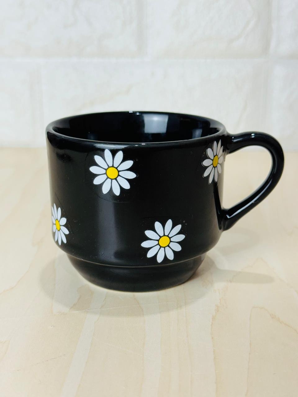 Caneca Empilhável Preta Só Margaridas Branca