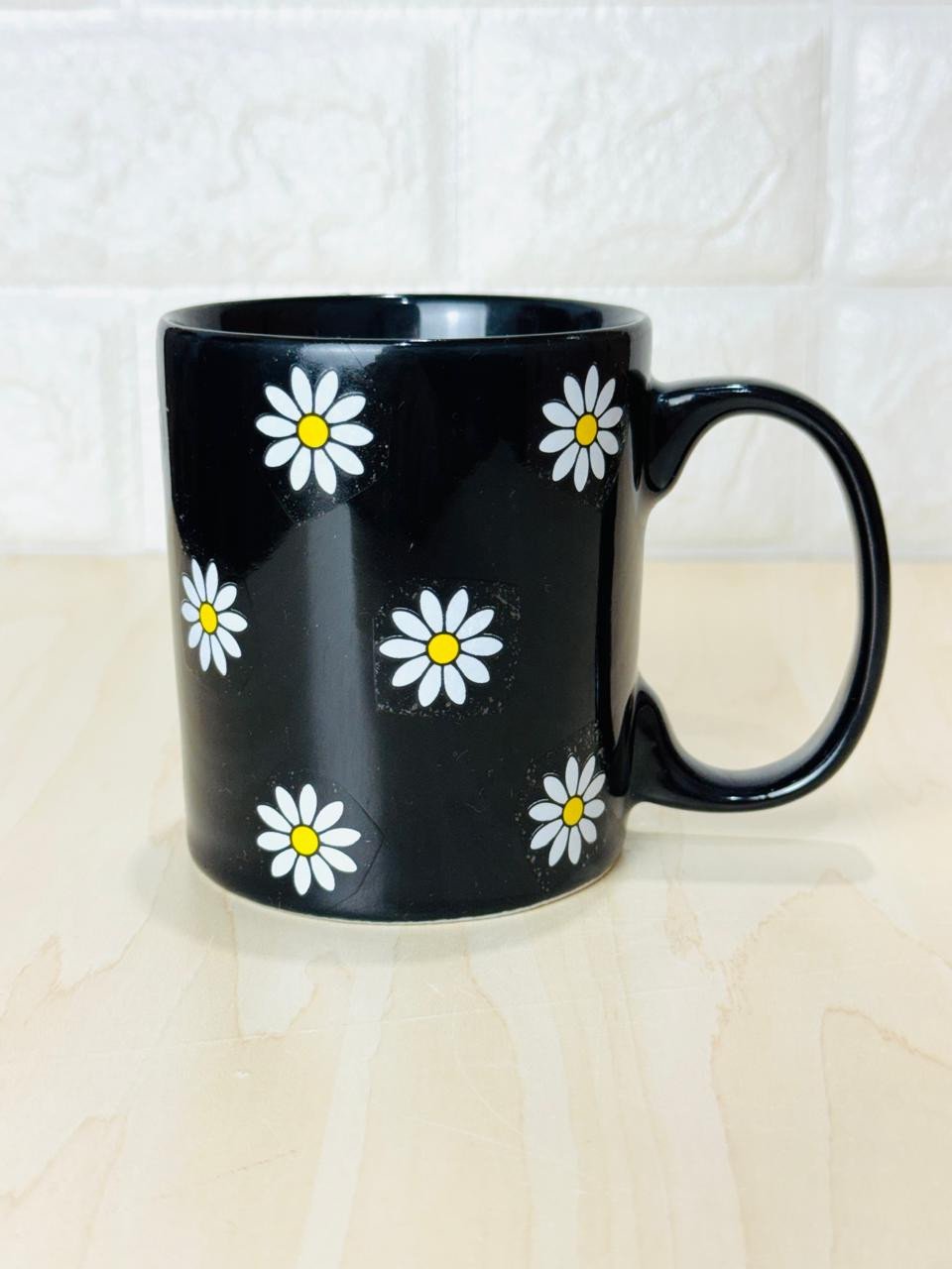 Caneca Aurora Preta Só Margaridas Branca