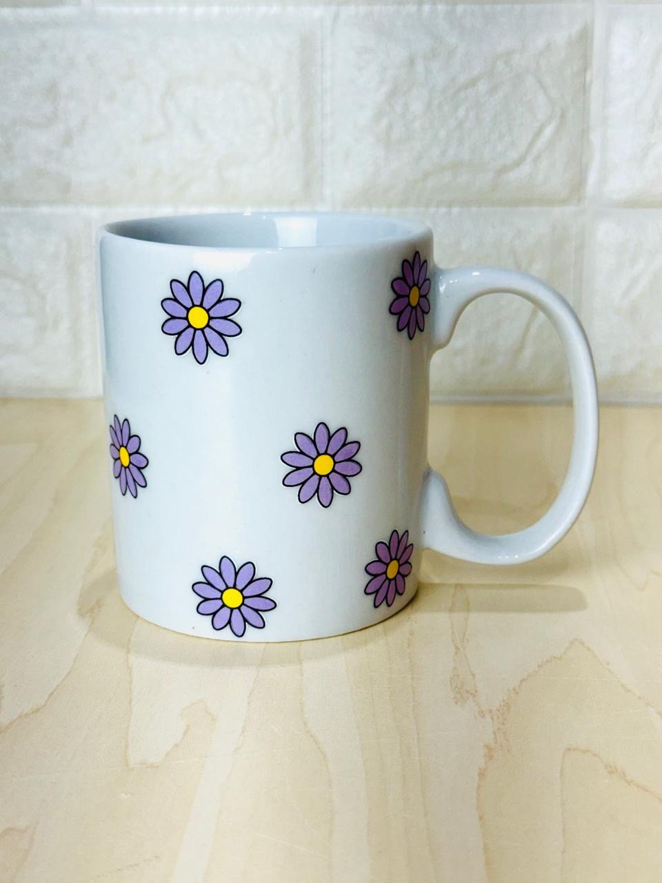 Caneca Aurora Branca Só Margaridas Lilás