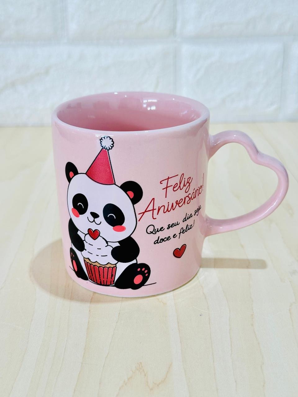 Caneca Alça Coração Rosa Feliz Aniversário Panda