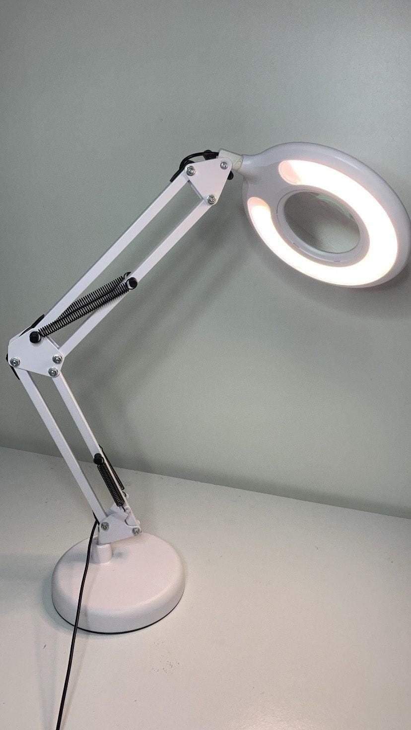 Luminaria de Led com Lupa Aumento