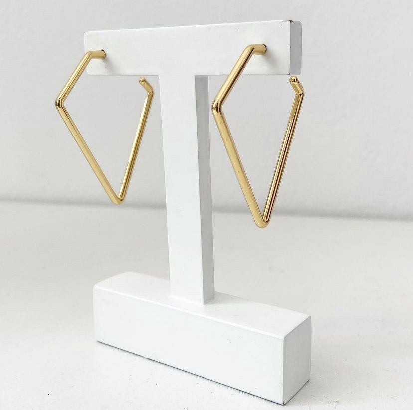 BR00005 - Argola Triângulo Dourado