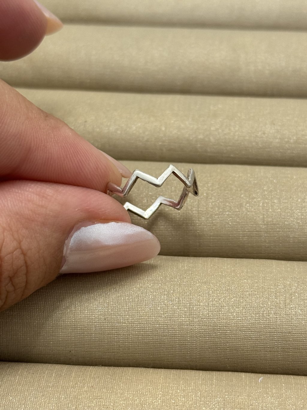 AN00054 - ANEL ZIGZAG PRATEADO