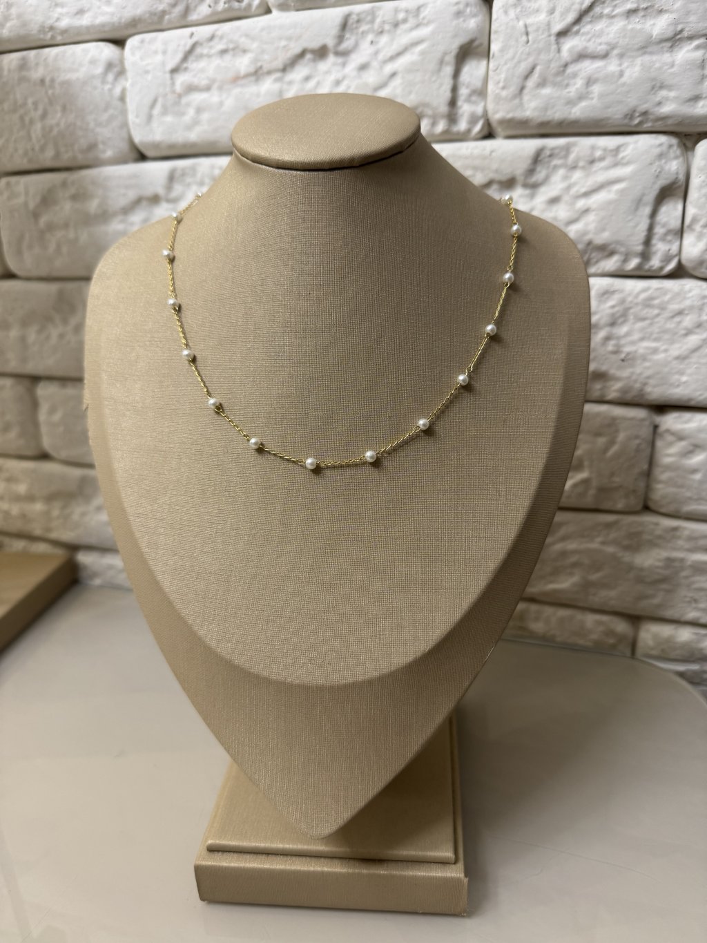 CL00308 - Colar pérolas pequenas com dourado 