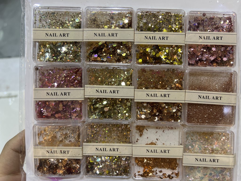 KIT COM 12 ENFEITE DE UNHA(dourado)