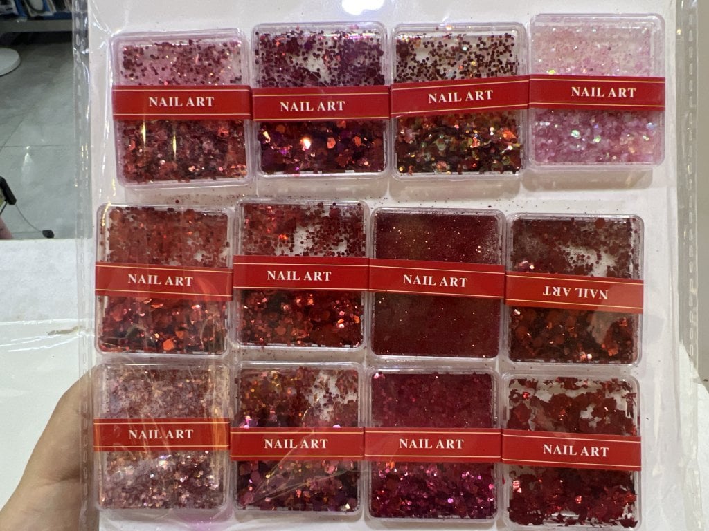 KIT COM 12 ENFEITES DE UNHA(VERMELHO)