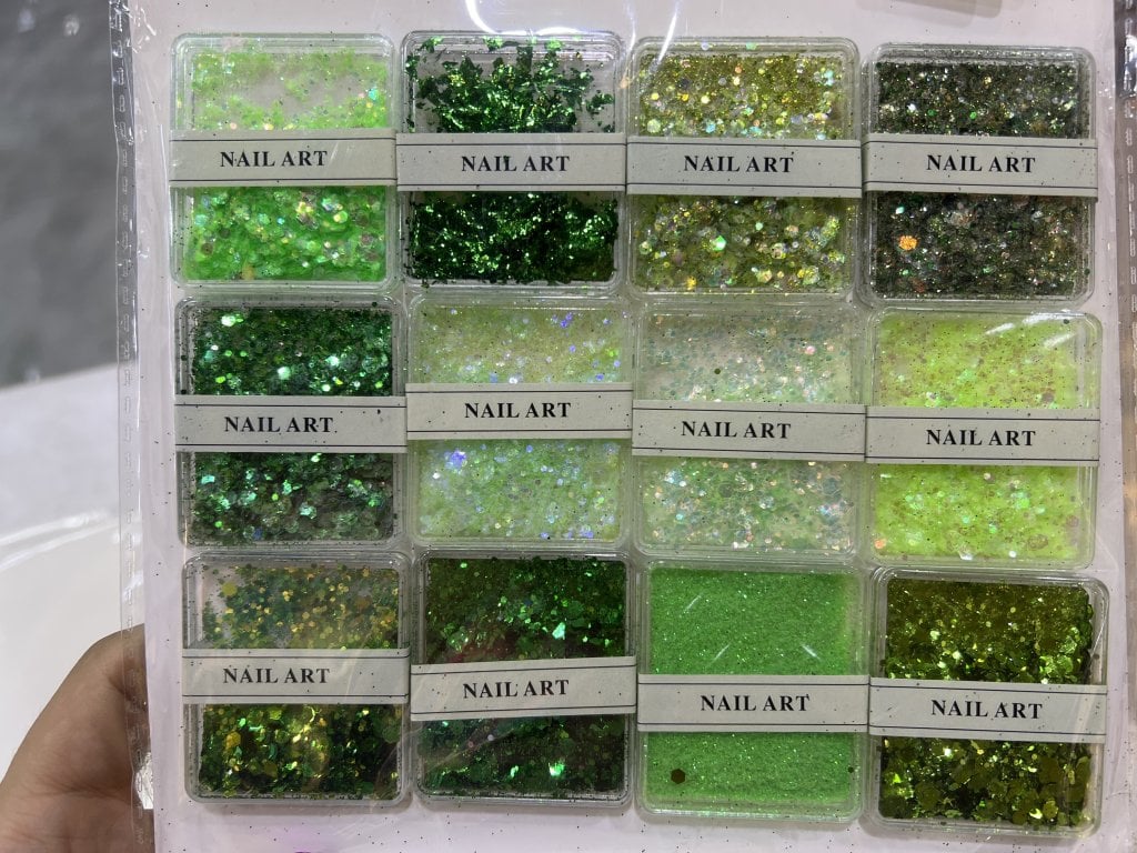 KIT COM 12 ENFEITES PARA UNHA(VERDE)