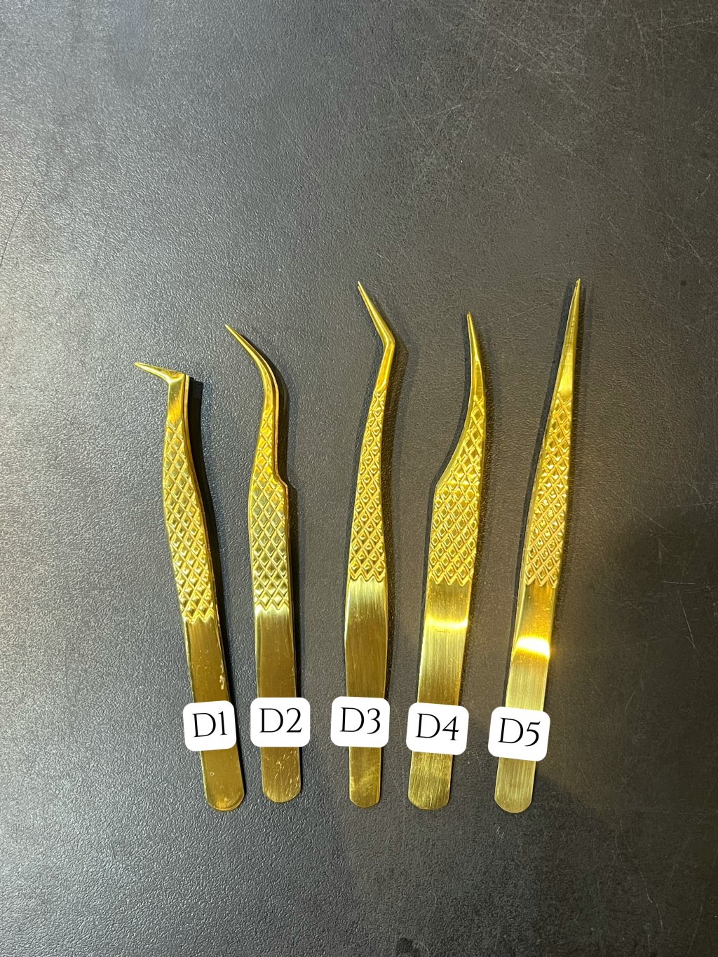 PINÇA DOURADA PARA CILIOS 