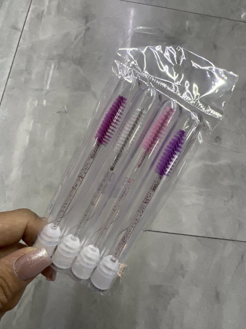 KIT COM 4 ESCOVINHA DE CILIOS(CORES ALEATÓRIAS)