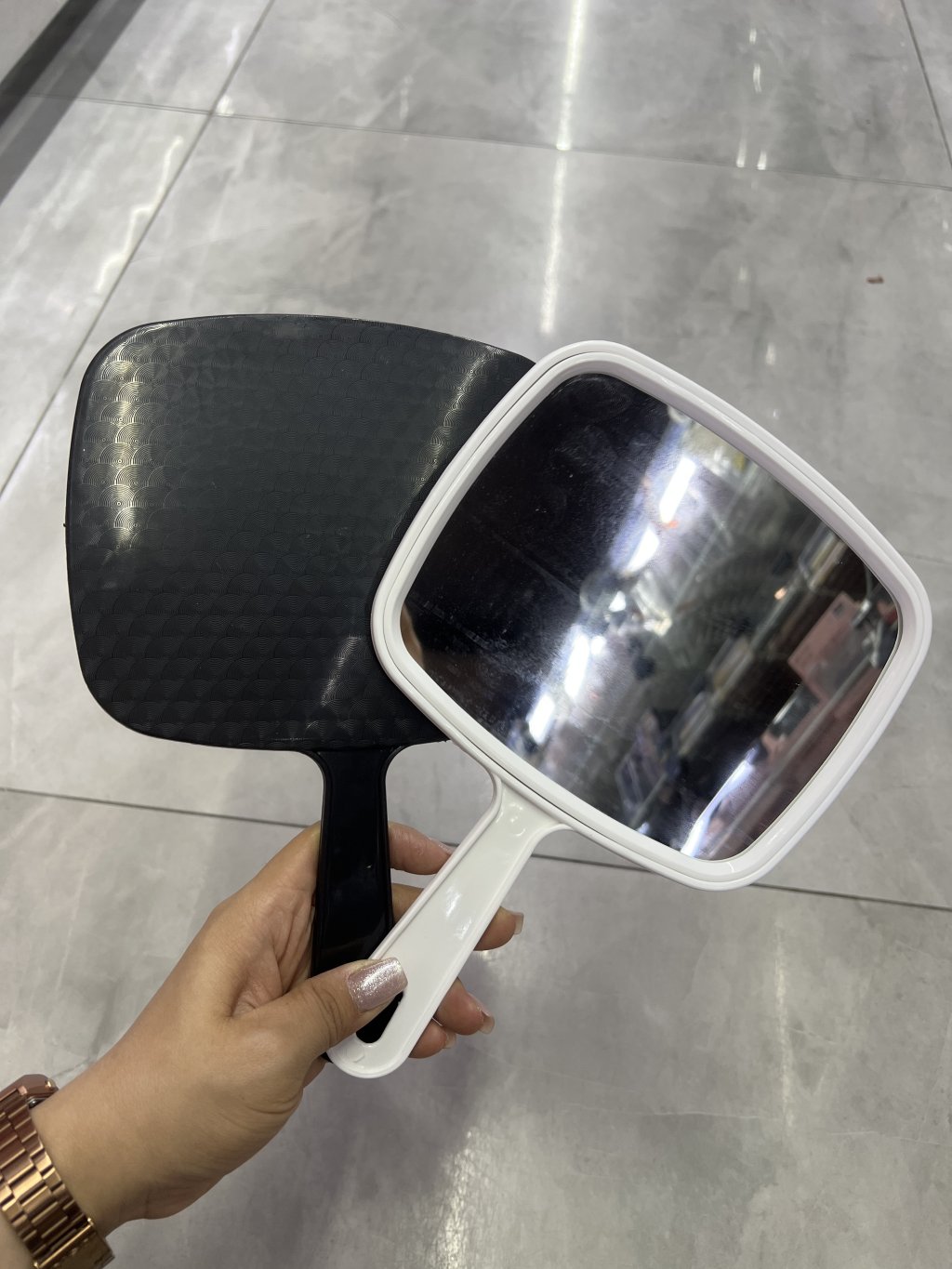 ESPELHO DE MÃO FORMATO QUADRADO