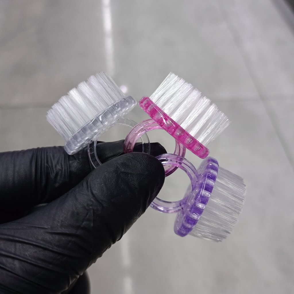 ESCOVINHA C/ ANEL PARA UNHAS