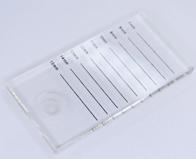 PLACA PARA CÍLIOS EM ACRÍLICO 