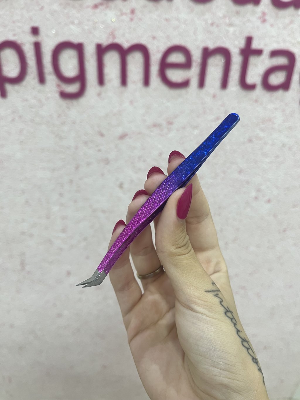 PINÇA PEROLADA AZUL SEMI-CURVA CÍLIOS