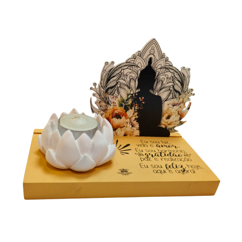 ENFEITE DE MESA BUDA COM VELA - EU SOU LUZ, VIDA E AMOR - MADEIRA - ZENIR DISARZ