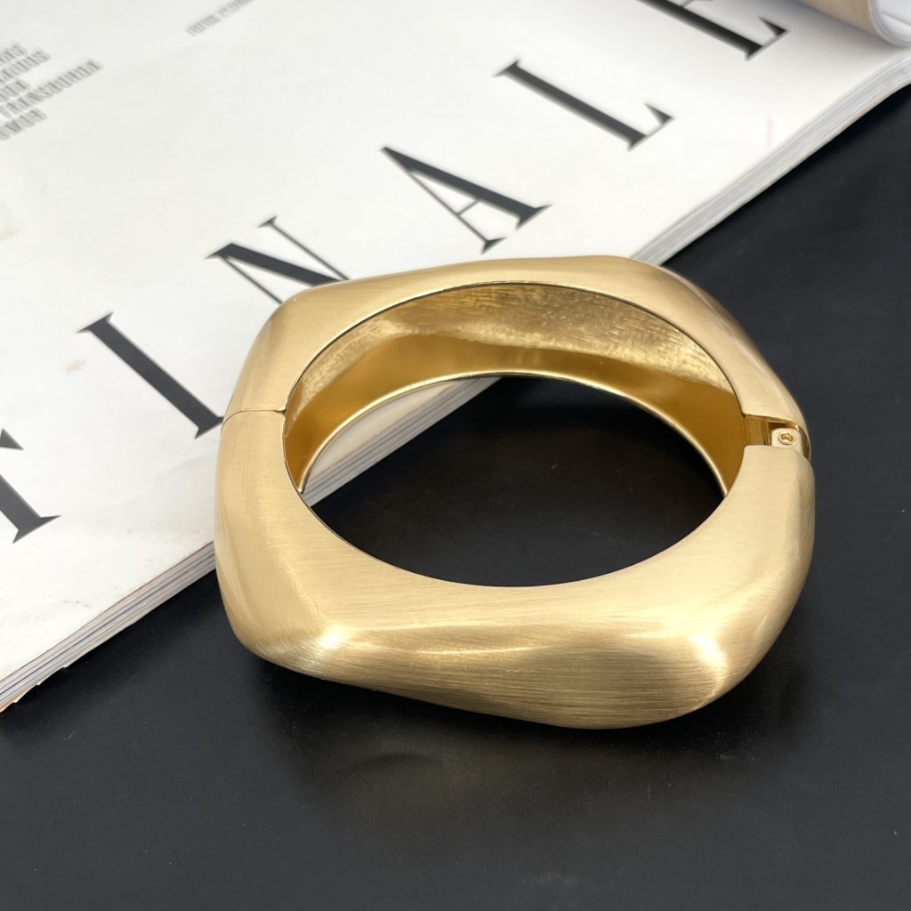 Bracelete fosco dourado 