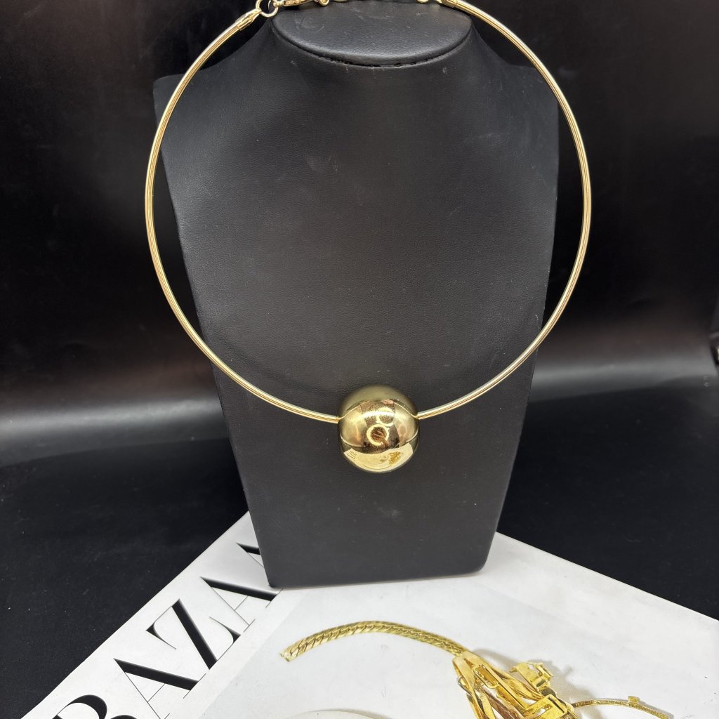 Choker esfera dourada 