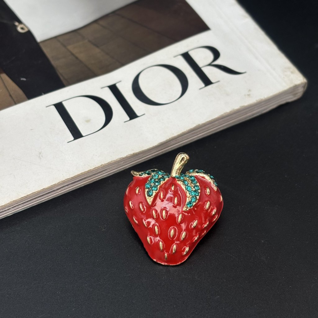 Broche morango do amor 