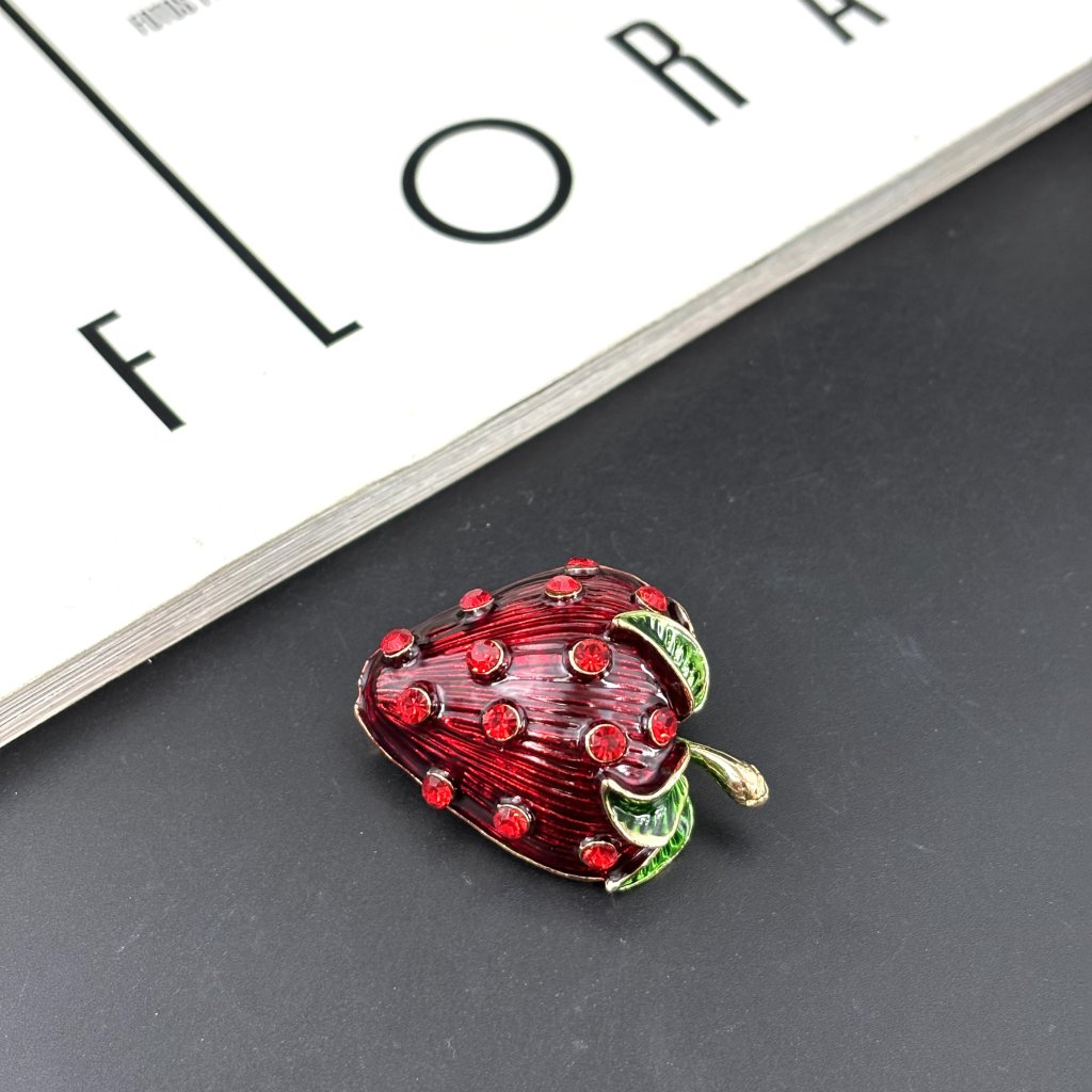 Broche morango amor 