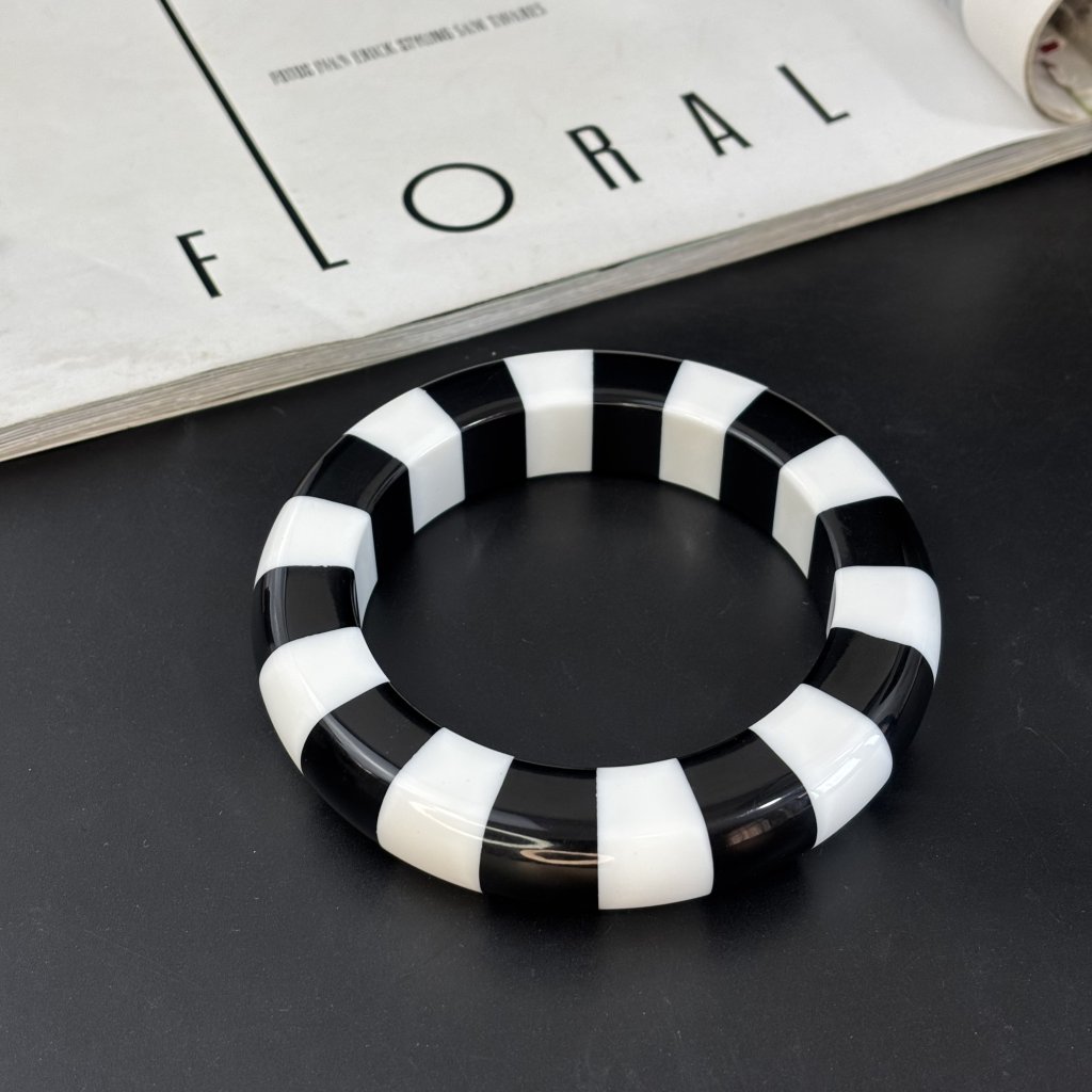Bracelete mesclado preto e branco 