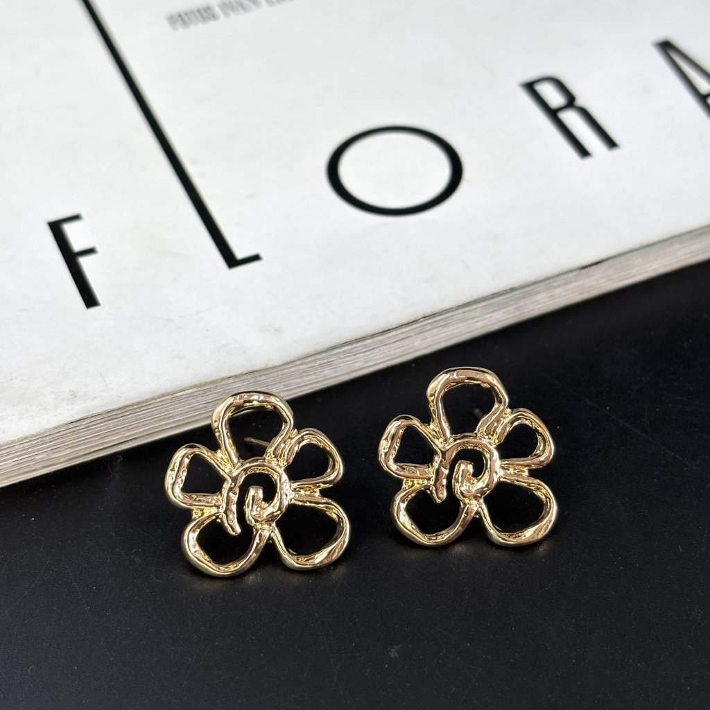 Brinco flor dourada 