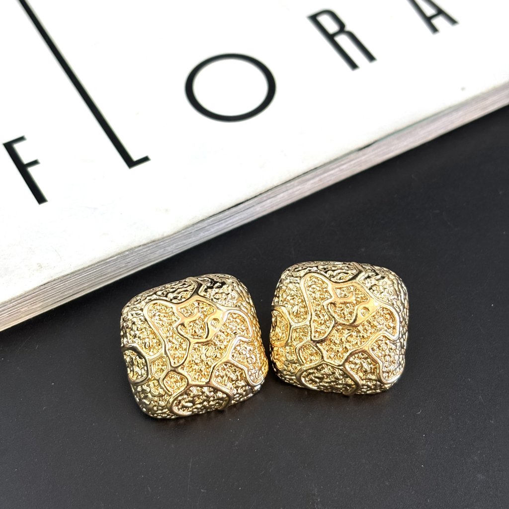 Brinco Elisa 