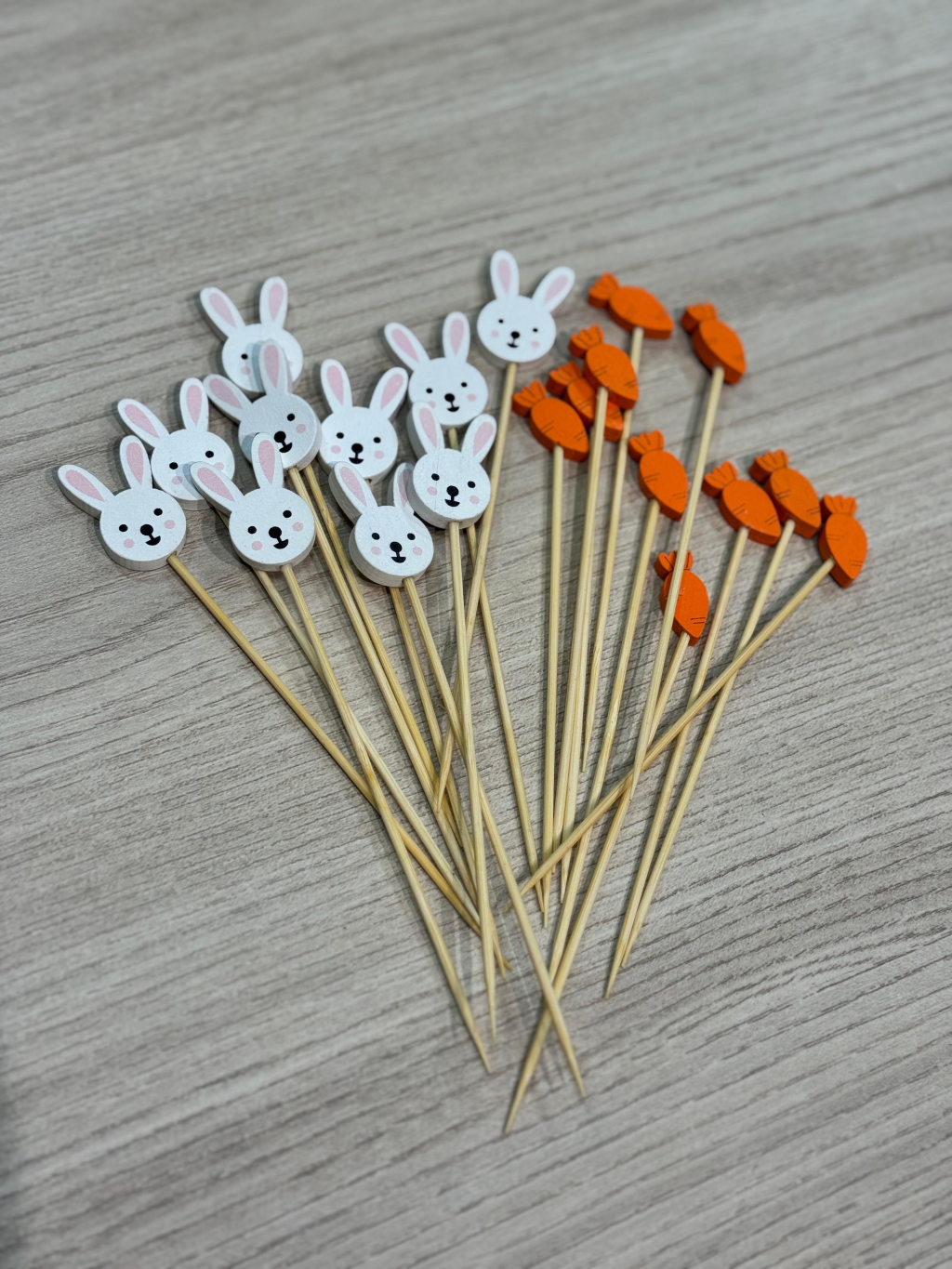 ENFEITE BAMBU ESPETO COELHO E CENOURA C/20 REF:OT0101 MIX
