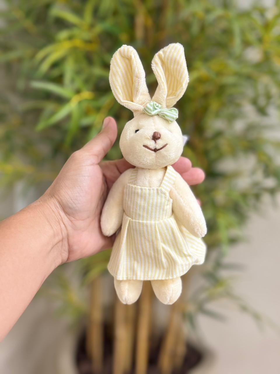 COELHO PELÚCIA PENDURAR AMARELO 23CM 84957005